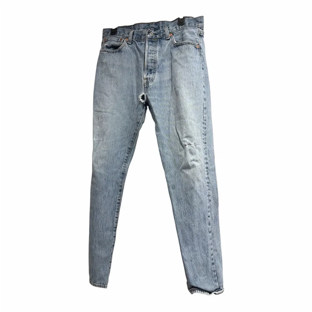 Levi’s 501 Light Wash Distressed Jeans Men’s W35 L32